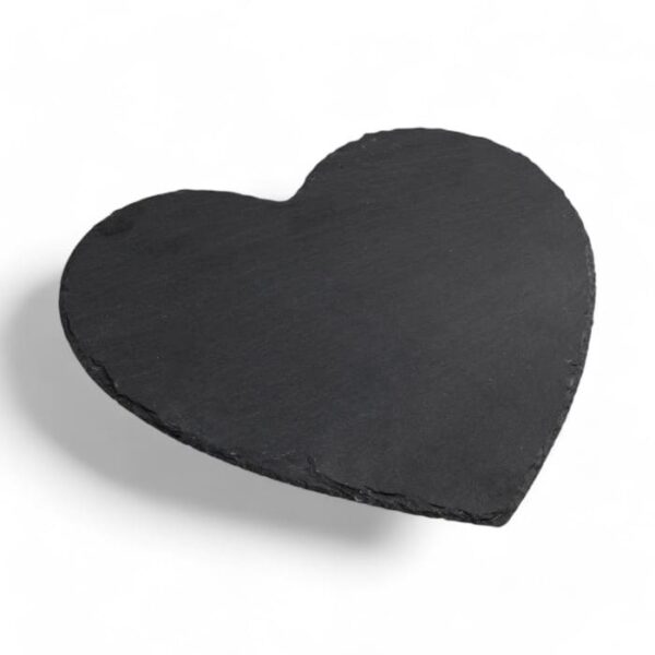 Piatto Cuore Brandani in ardesia naturale, ideale per servire con eleganza.