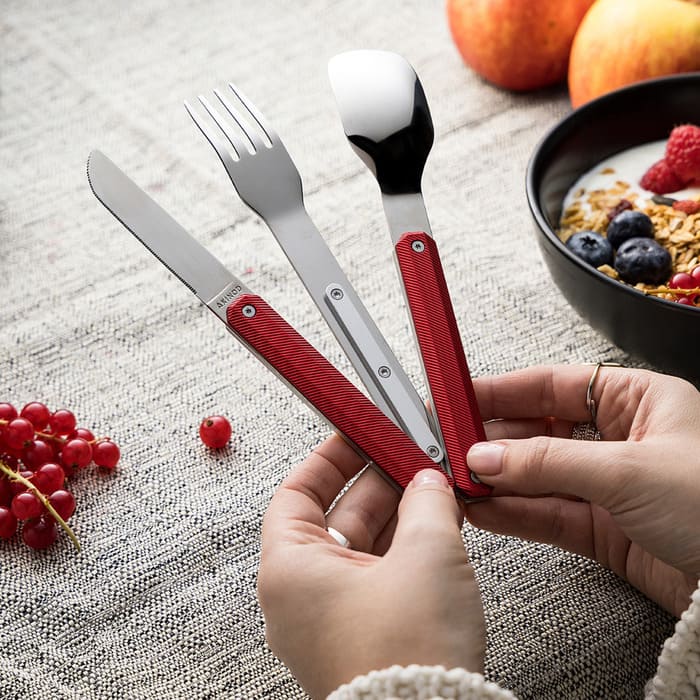 Set Posate Magnetico 12H34 Red Aluminium in acciaio inox con manico in alluminio anodizzato