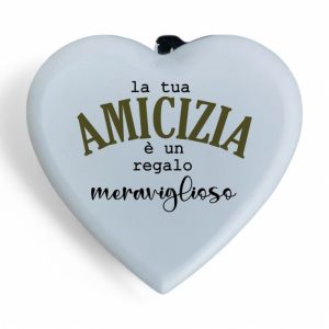 Cuore in legno profumato con frase "La tua amicizia è un regalo meraviglioso"