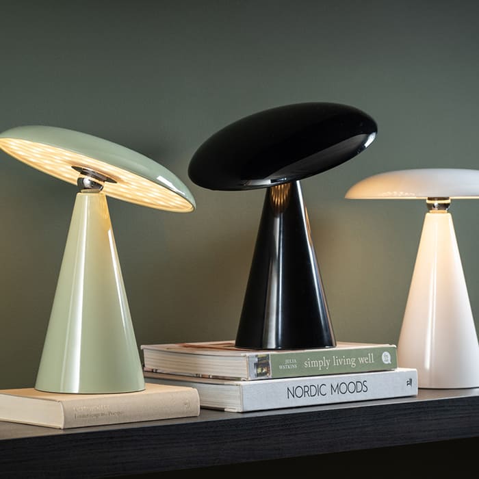 Lampada Phoebe LED nera da tavolo con finitura lucida