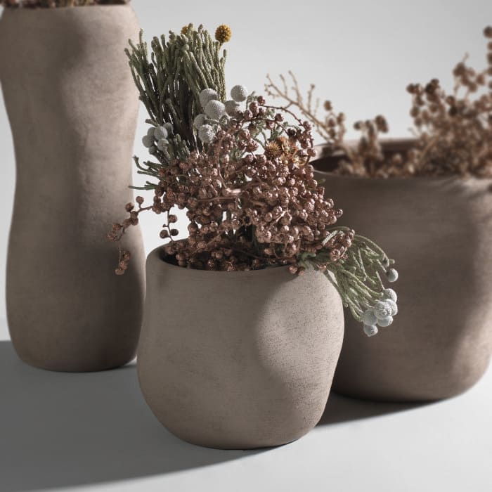 Vaso basso in terracotta colore tortora