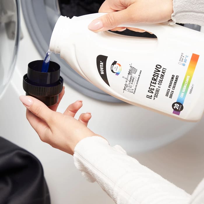 Flacone da 1000 ml di Detersivo Il Bucato di Adele per capi scuri e colorati