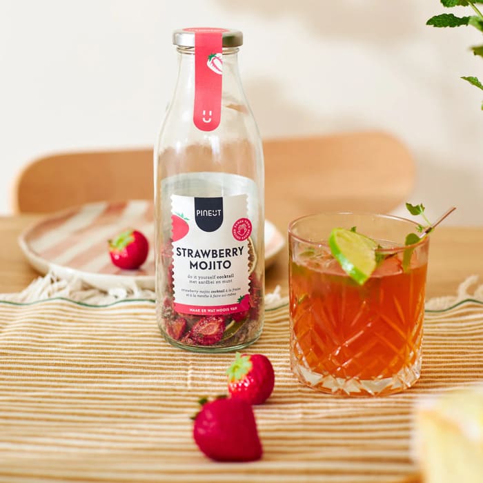 Pineut cocktail strawberry mojito preparato bottiglia bio