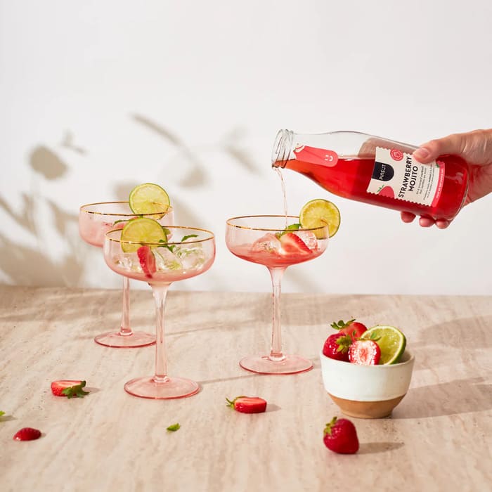 Pineut cocktail strawberry mojito preparato bottiglia bio