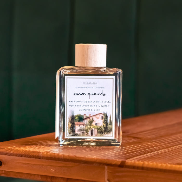 Come Quando profumatore ambiente Casa Nuova 200 ml Uva e Ribes Nero con flacone in vetro e tappo in legno.